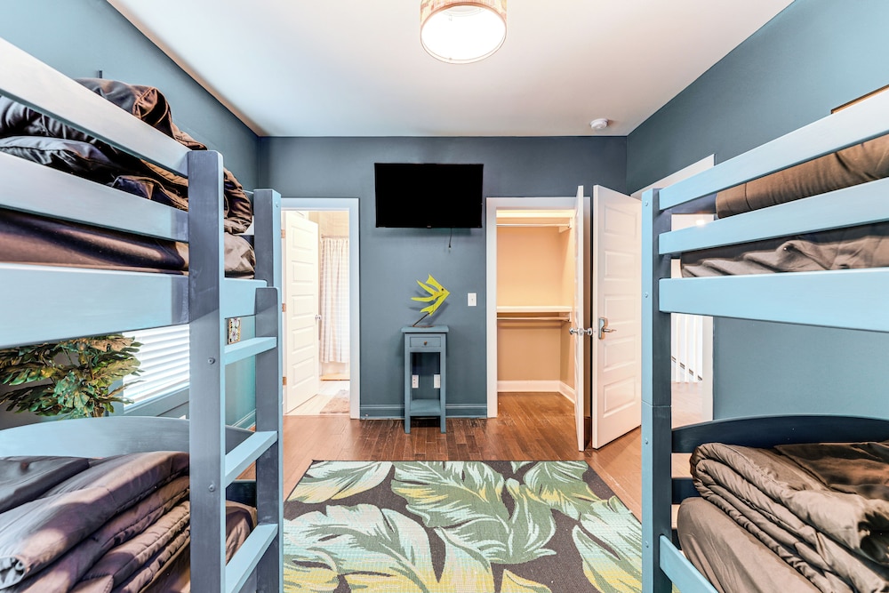 Pet-friendly Abode w/ Balcony in East Nashville!