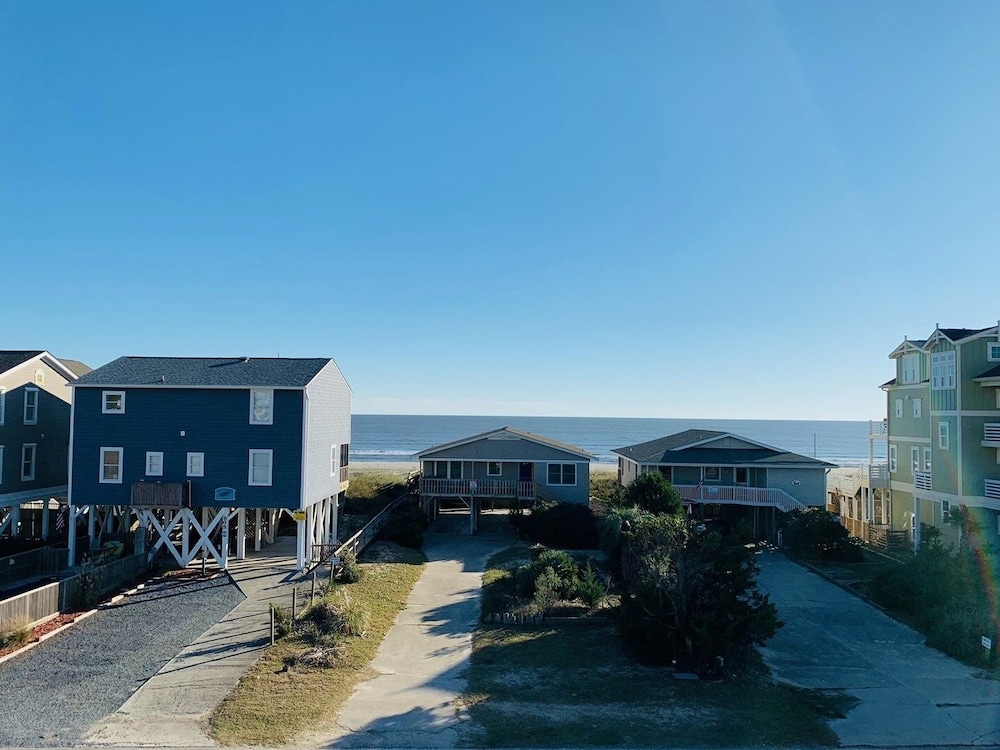 Old Man & The Sea 5 Bedroom Home by RedAwning