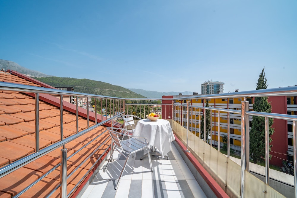 SMS Apartments