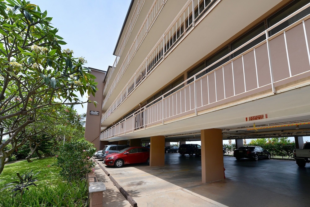 Lahaina Roads #205 1 Bedroom Condo by Redawning