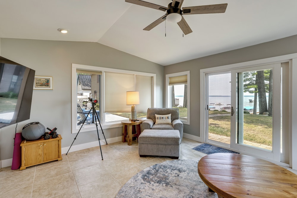 Swim, Fish & Boat: House on Stunning Higgins Lake!