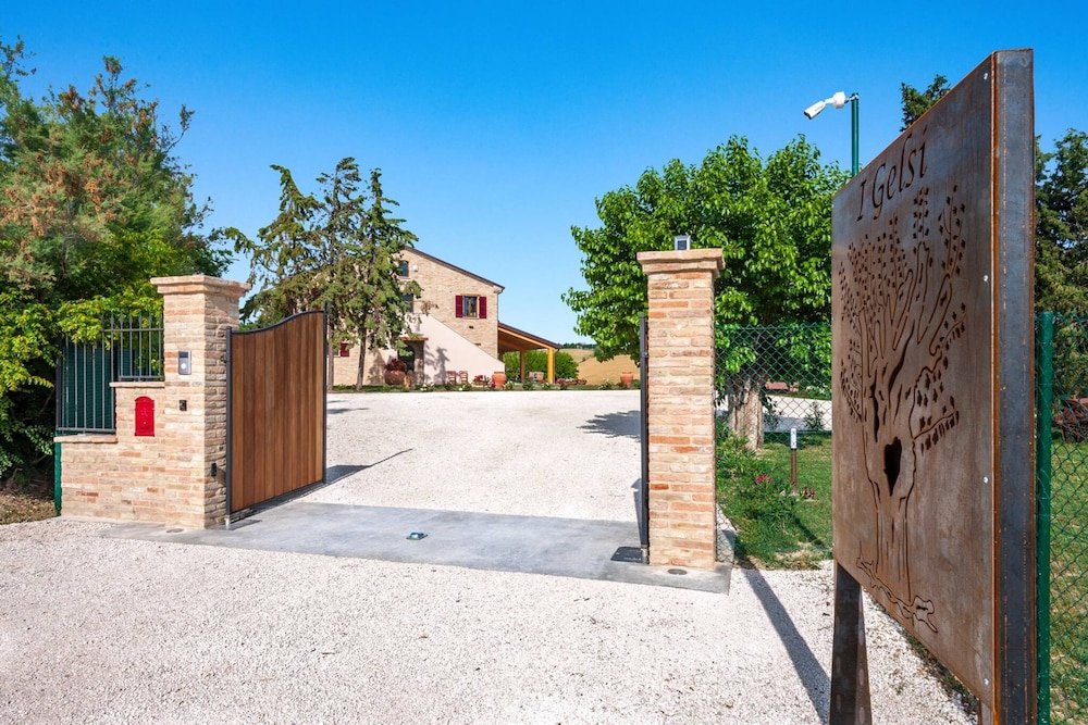 I Gelsi 12 2 by Marche Holiday Villas