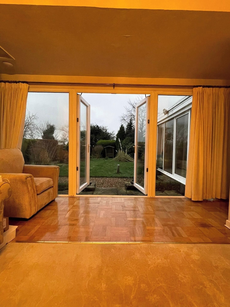 Charming Home in Huddersfield w/ Parking Petsok