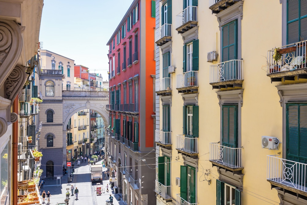 Chiaia Boutique Flat on Pedestrian Area by Napoliapartments