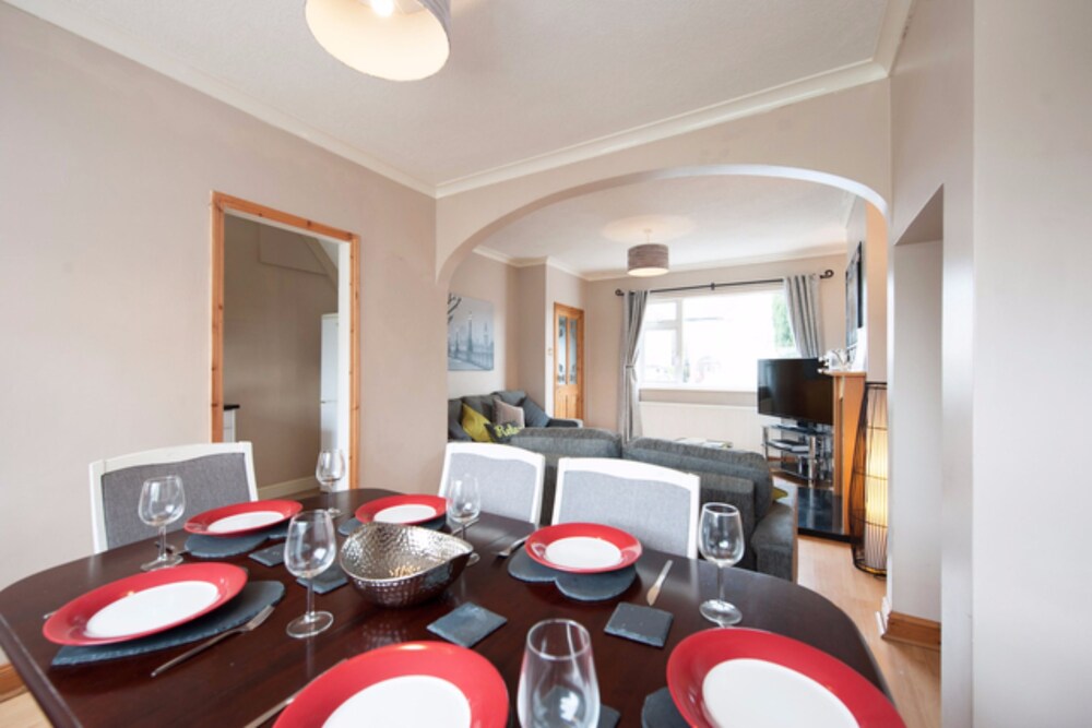 Holiday Home - Sleeps 7