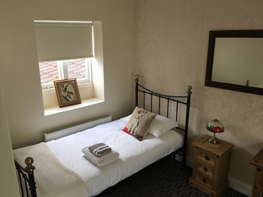 The Hollies Inn