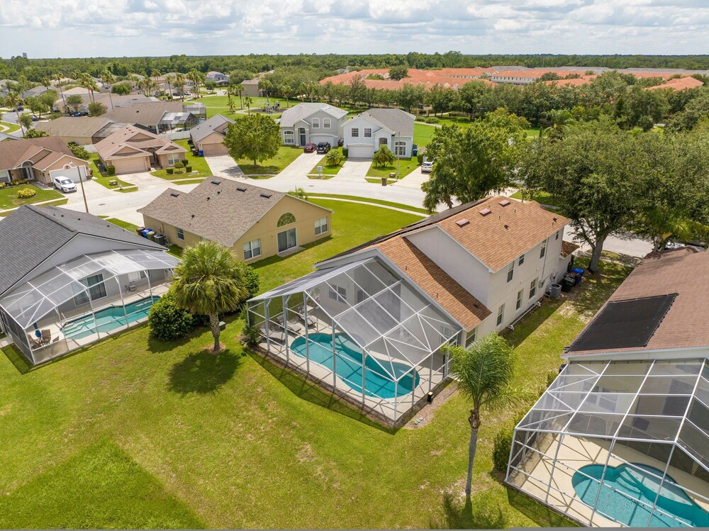 Amazing 6 Bedrooms With Pool