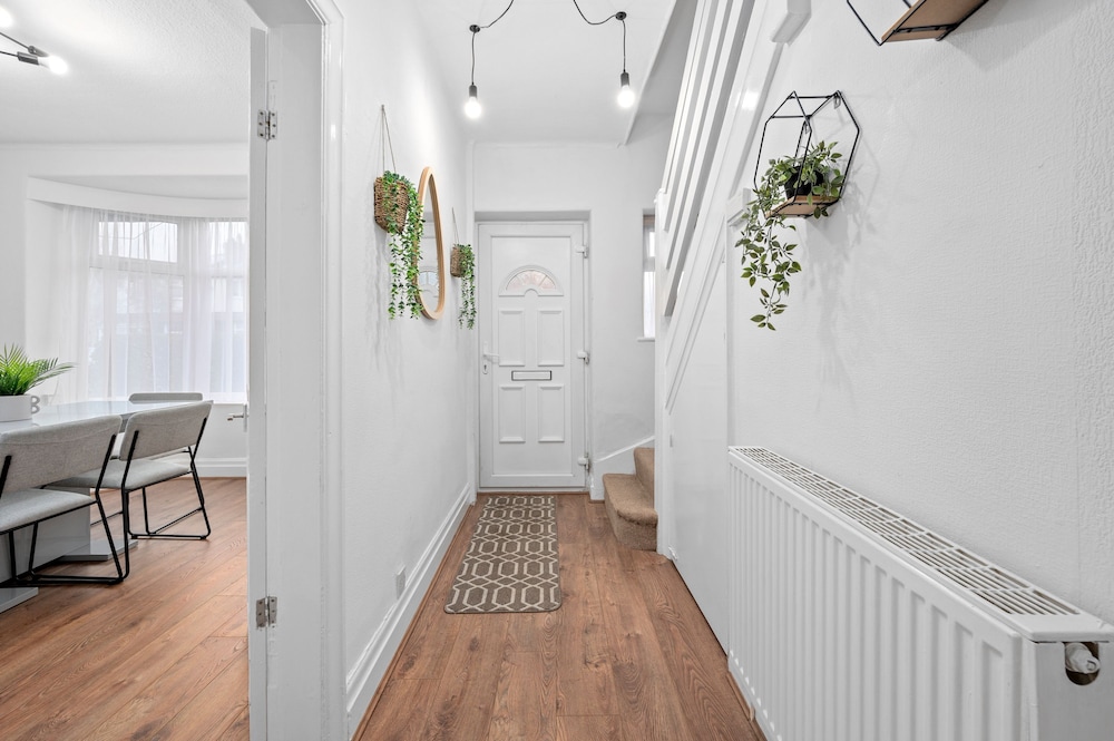 Modern 3-bedroom Home With Garden