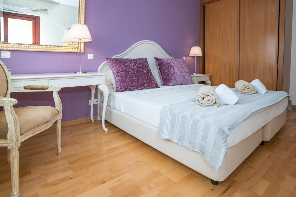 Traditional Townhouse in Vila Sol by Ideal Homes