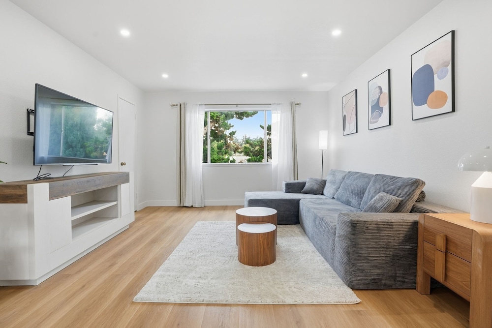 Modern 2br Unit W/ Covered Parking In Santa Clara 2 Bedroom Apts