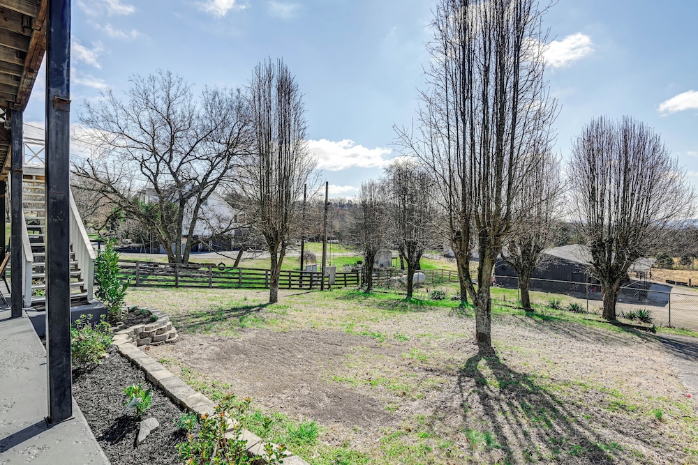 Rustic Cowboy Ranch Retreat: Stay Near Nashville
