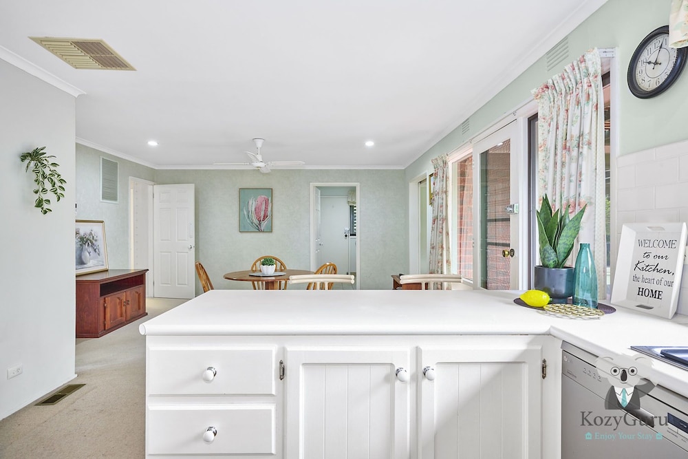 Kozyguru | Glen Waverley | Family Home & Backyard