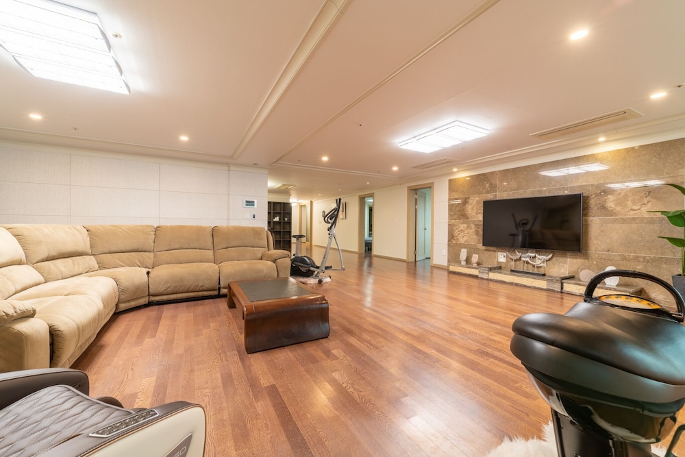 Sejong Party House