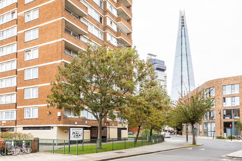 Bright London Bridge Apartment