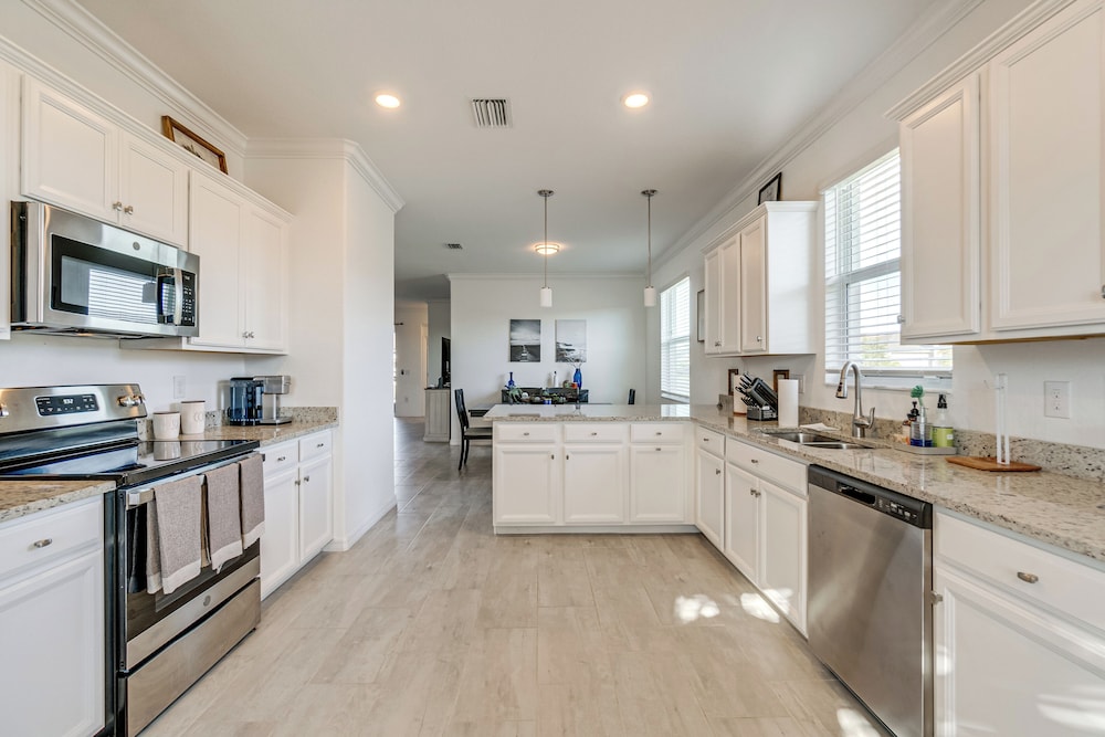 Coastal Home w/ Swim Spa & Lanai in Port Charlotte