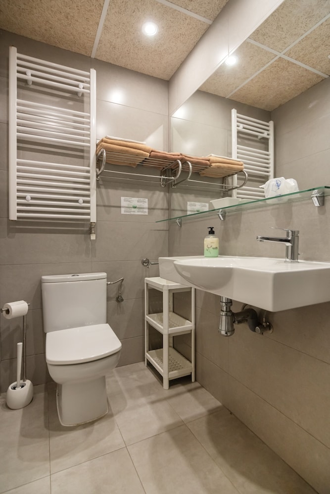 Hostal House