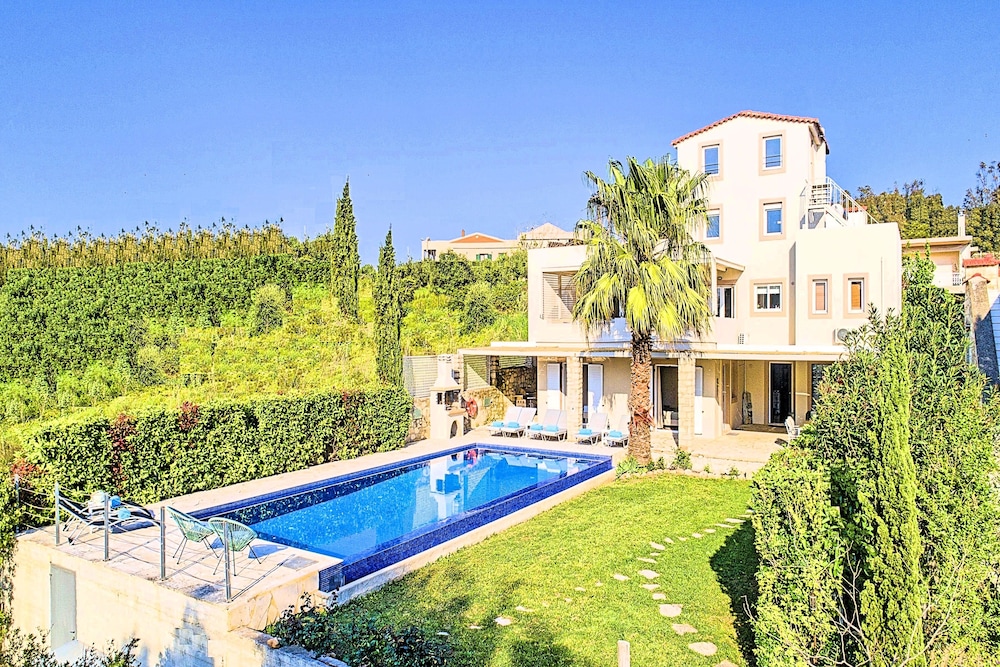 Cretan Mansion with Heated Swimming Pool