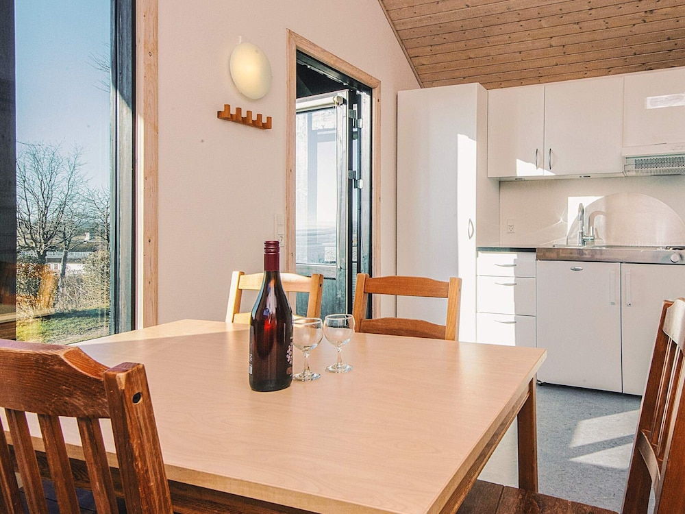 5 Person Relaxing Holiday Park Home in Ronde