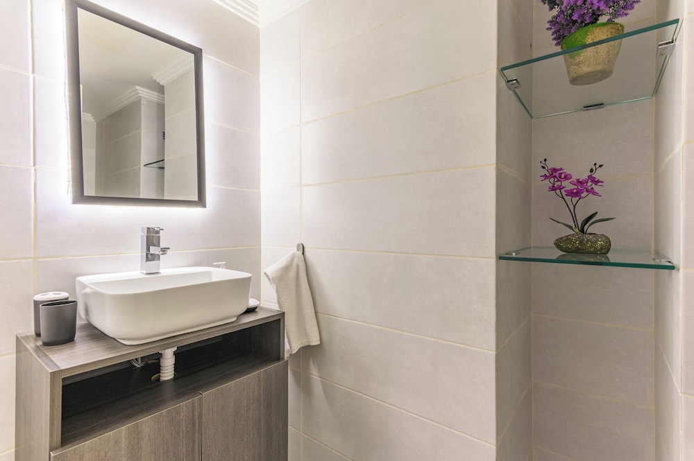 Orano -Chic 2-Bedroom Apt in Bsalim