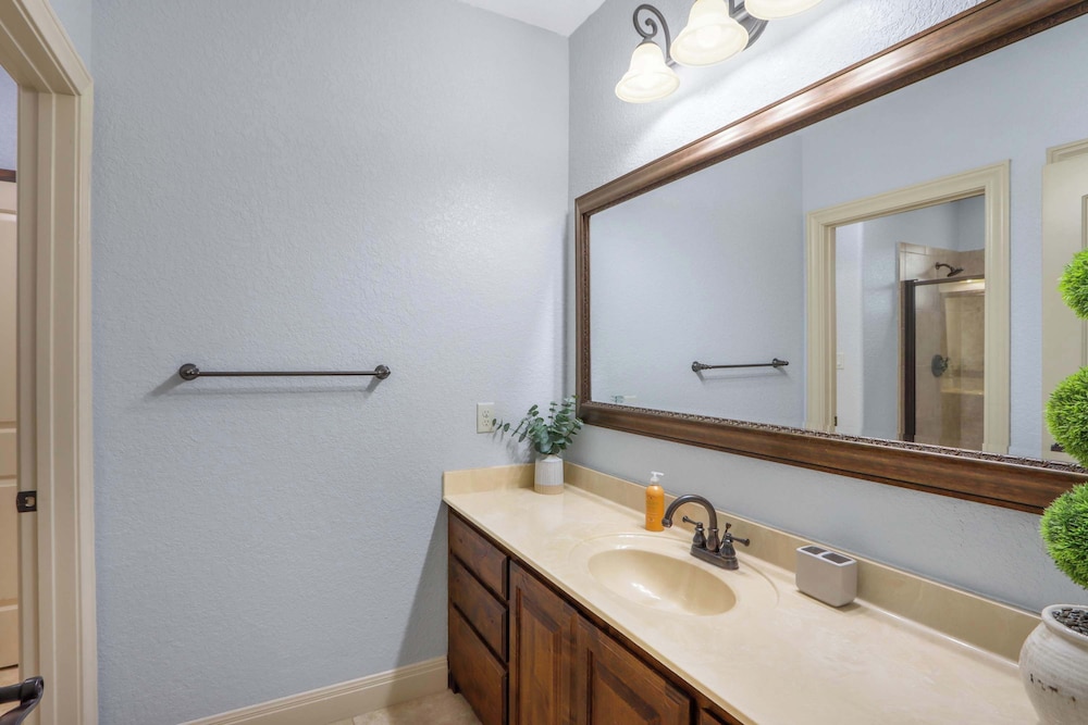 Piece of Haven A Hill Country Retreat for 7!