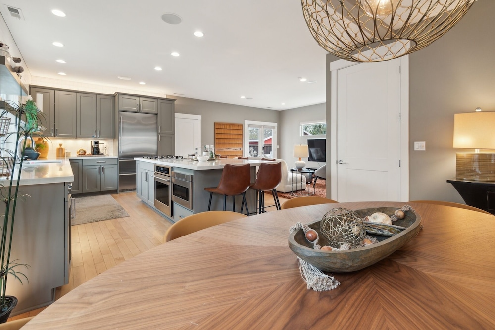 Spacious Family Retreat Media Room & Patio 3 Bedroom Home