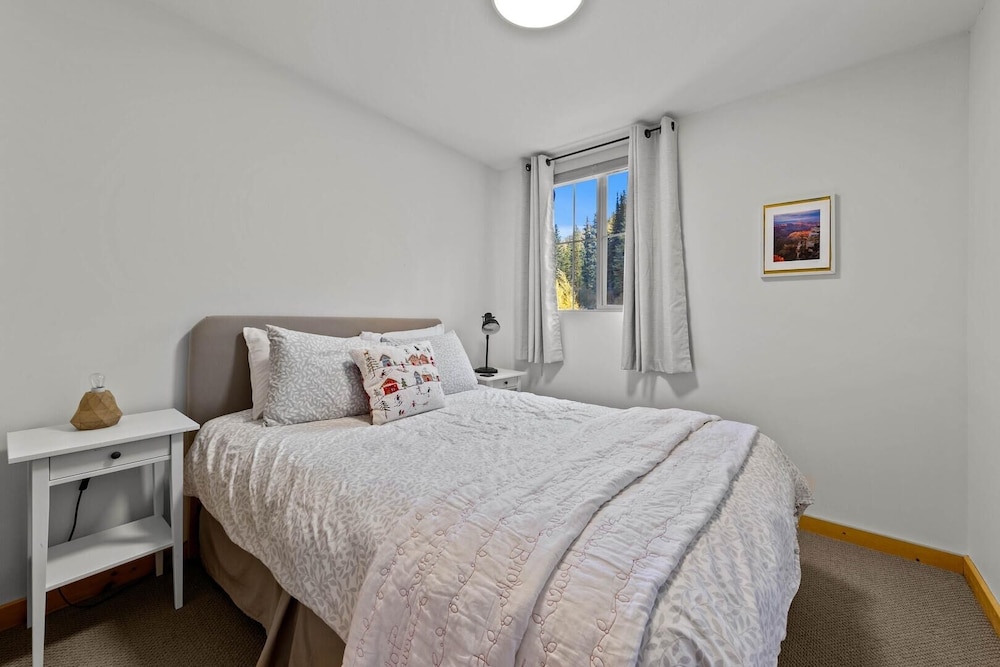 West Pine Lodge 3 Bedroom Home