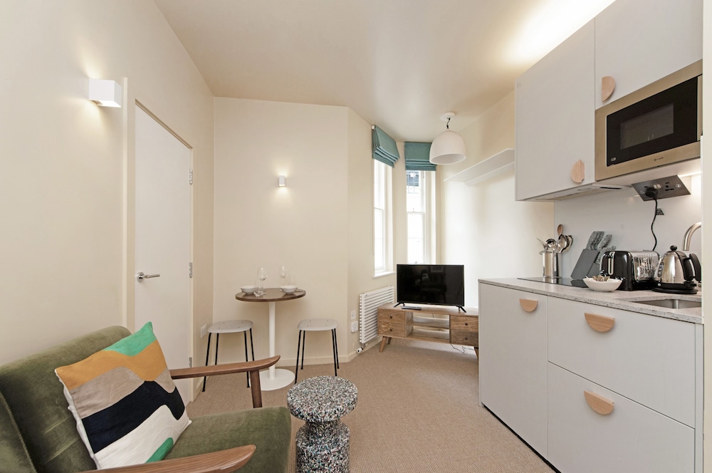 Deluxe Lower Ground Studio Near Regents Park