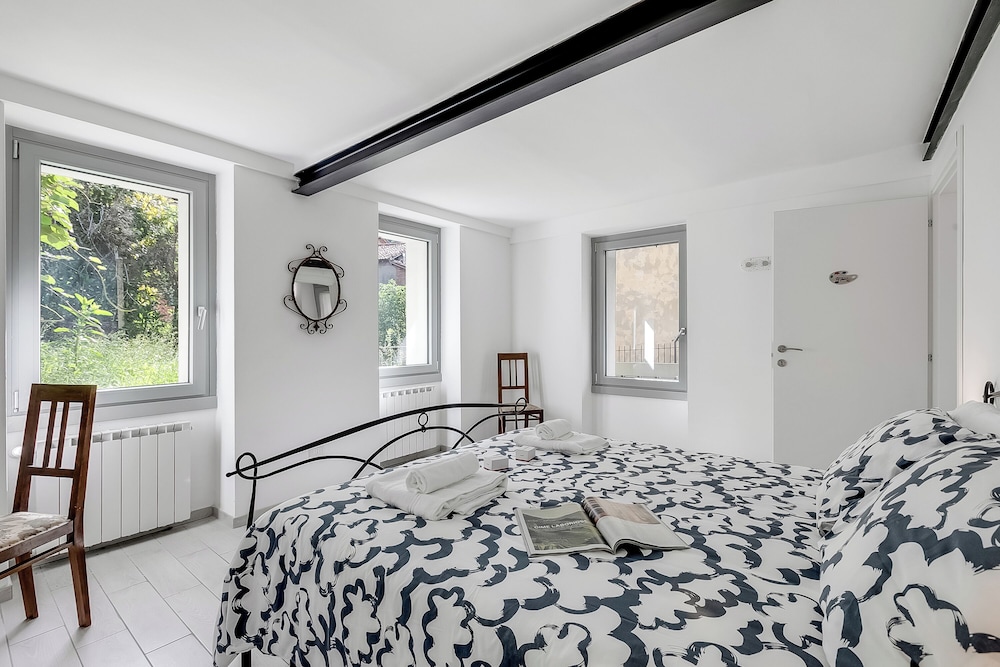 Iris Apartment