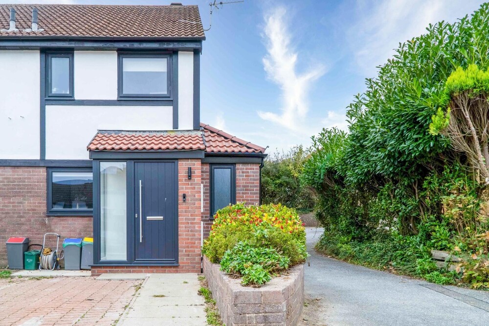 Hatherleigh Drive - 2 Bedroom House - Mumbles