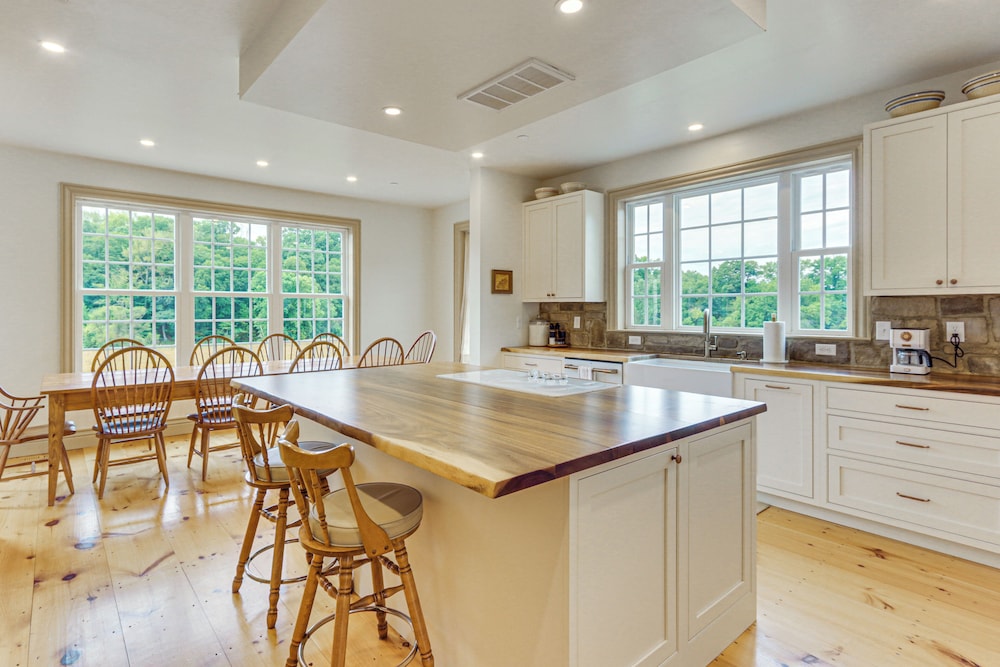 Updated Farmhouse < 2 Mi to Historic Middletown!