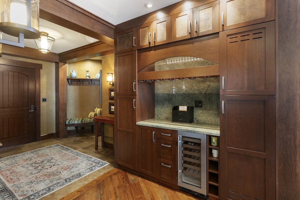Flagstaff Lodge at Deer Valley Resort - Three Bedroom Residence #302 3 Condo