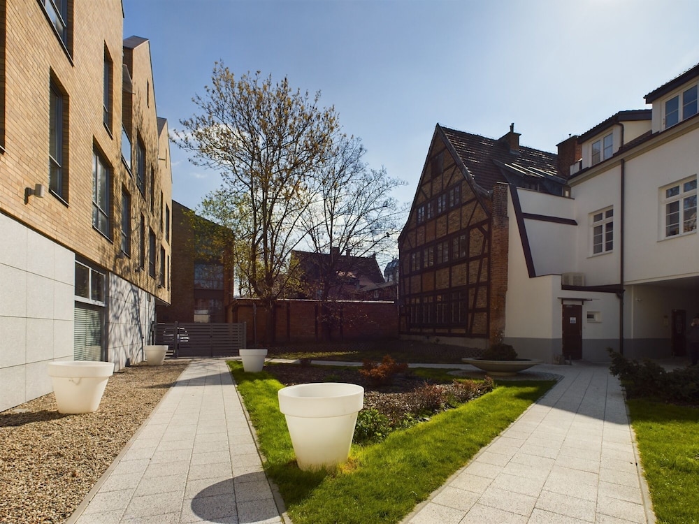 Apartment With Parking by Renters view 2