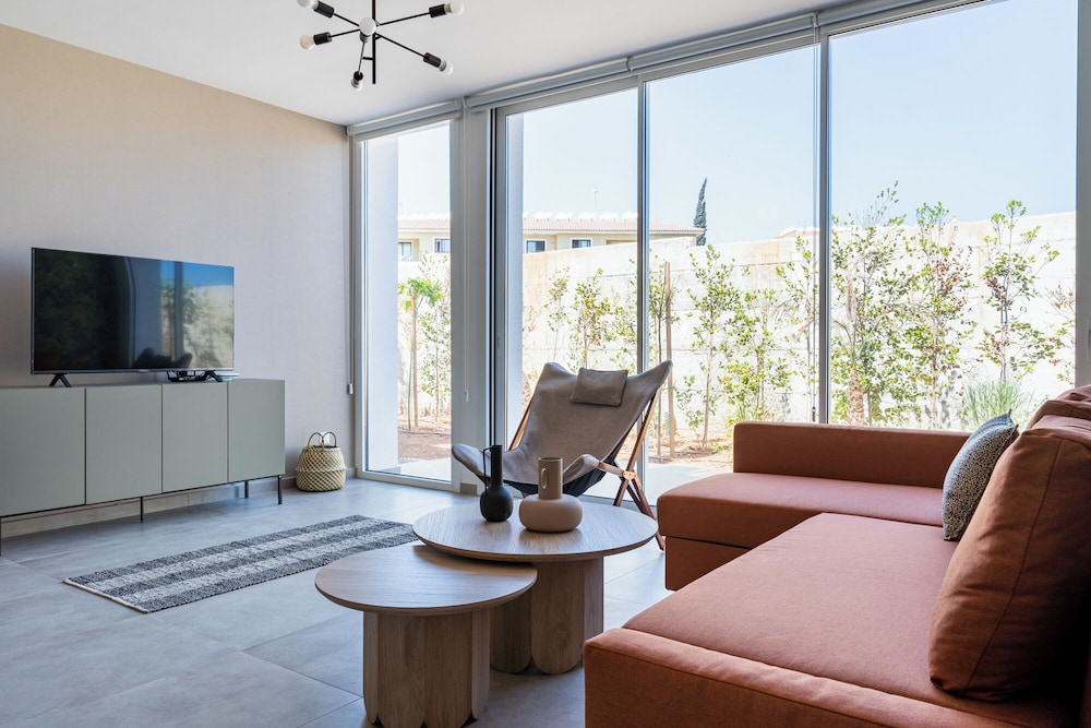 Blu Horizon - Stylish Living with Pool & Balconies in Protaras