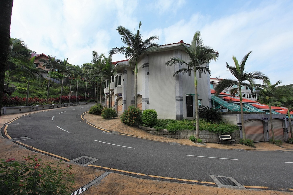 Regale Villa Hotel