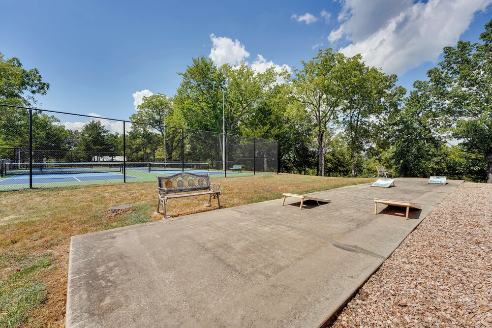 Table Rock Lake Condo 3 Mi to Boat Ramp!