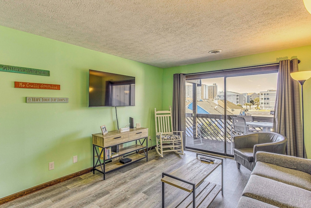 Walk to Ocean: Condo w/ 3 Pools in Myrtle Beach