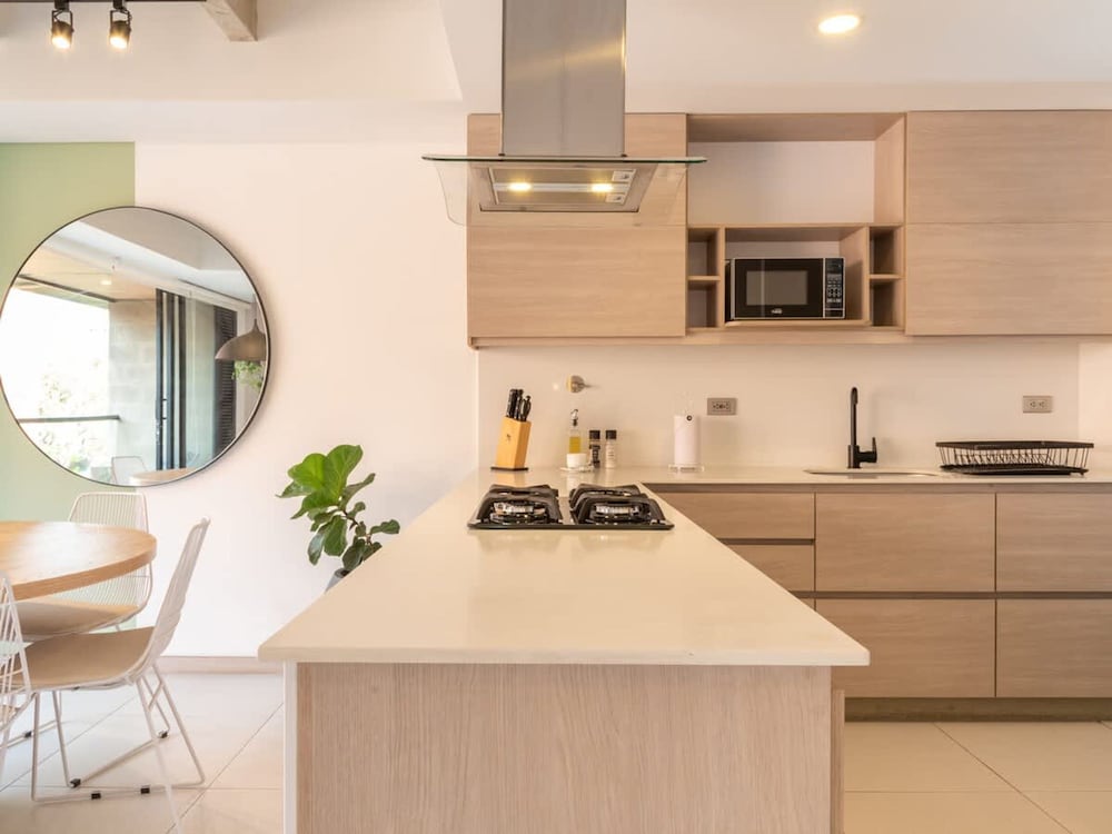 Perfect 3 BR w Balcony in Laureles Medell n