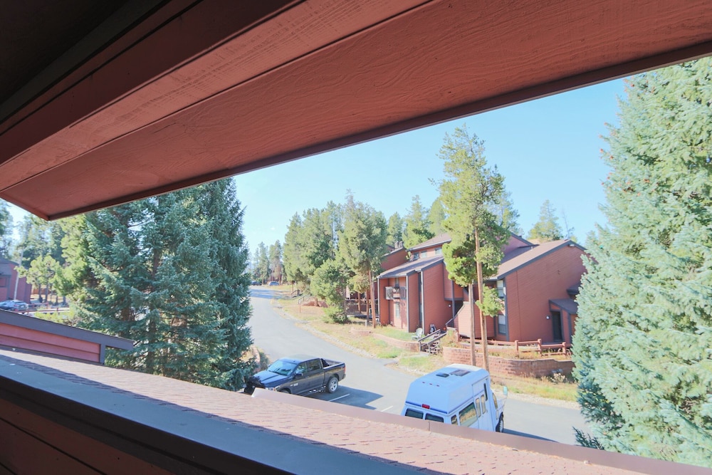 Quiet Cozy Fraser Getaway for 7!