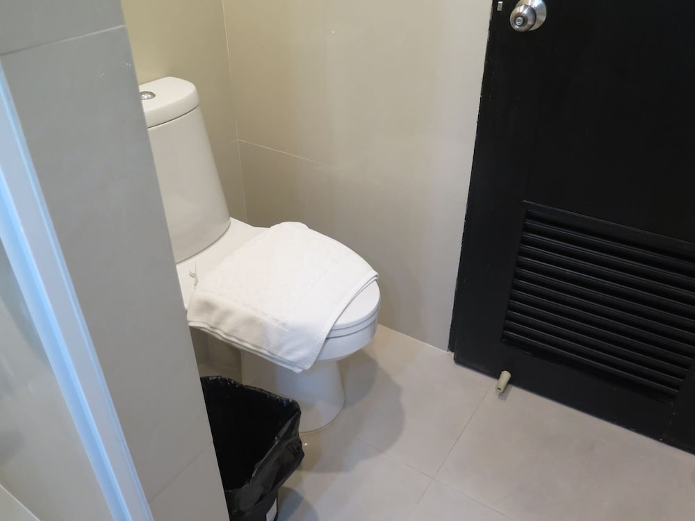 7C - 2 Bedroom Downtown Apartment With Shared Pool