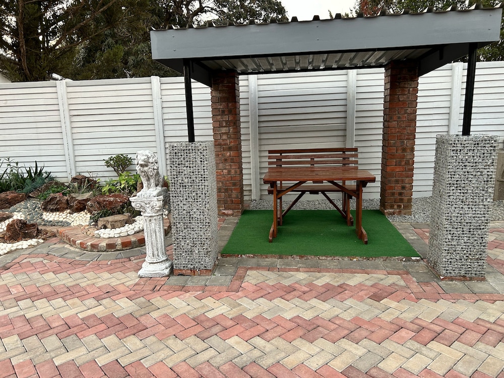 Gunhill Avenue Guesthouse