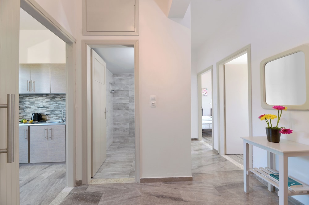 Stork Holiday Apartments - Garden & Sea View