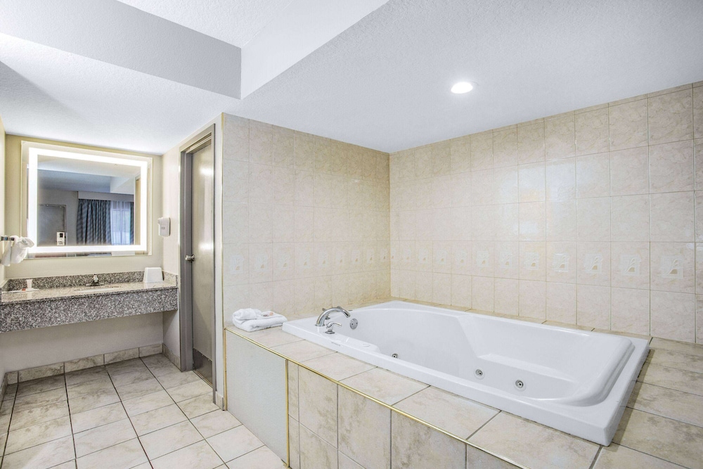 Days Inn by Wyndham N Orlando/Casselberry - Property Image 18