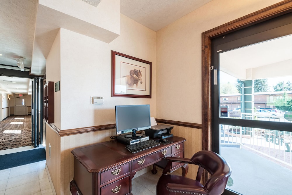 Rodeway Inn & Suites Charles Town