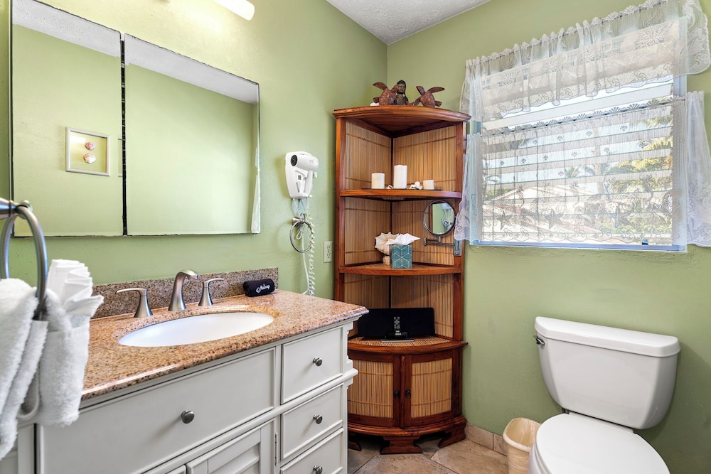 Steps From Lanai to Beach - AC & Wifi - Affordable- Vrkcv