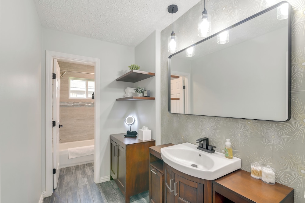 Golf & Get Outside - Family Home in Houston!
