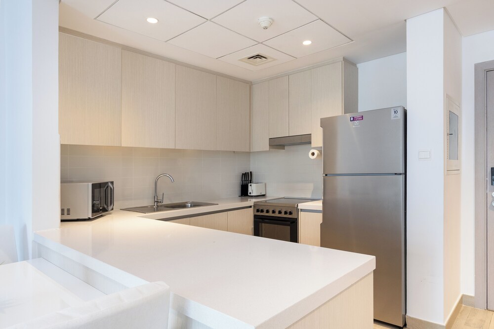 Bloomfields Luxurious 2Br Water Edge