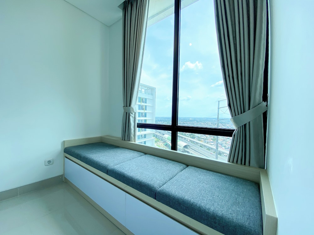 White Toned Style Studio At Lrt City Bekasi Apartment