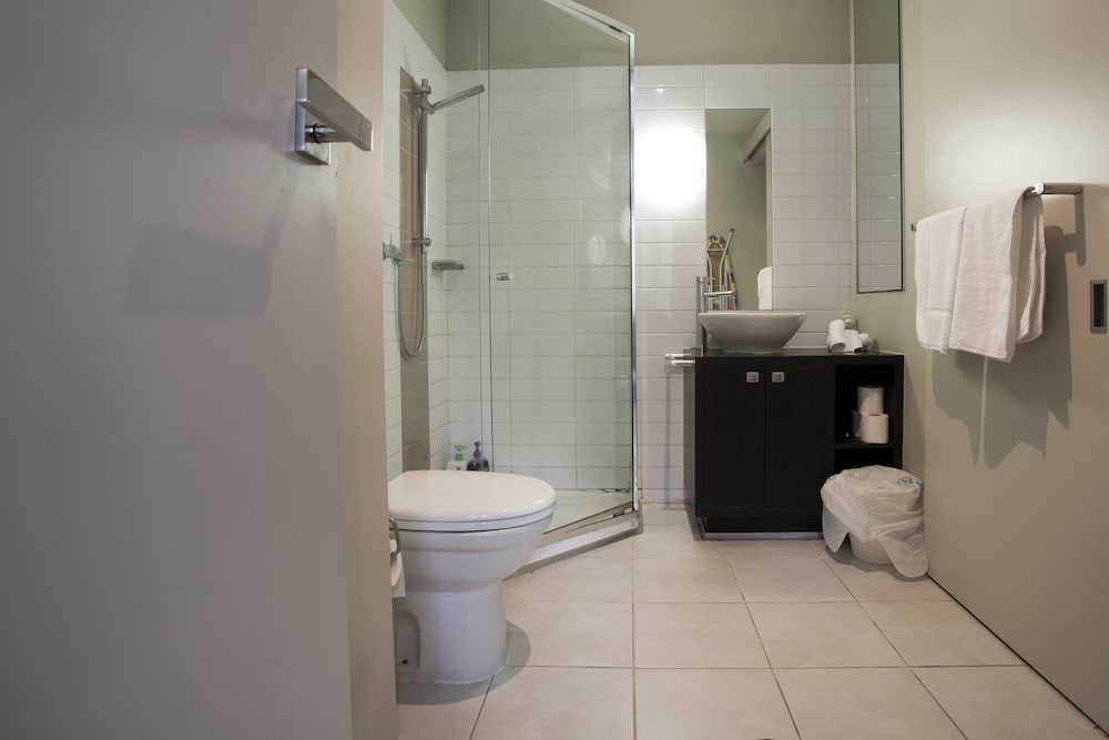 ReadySet Apartments on Altona view 5