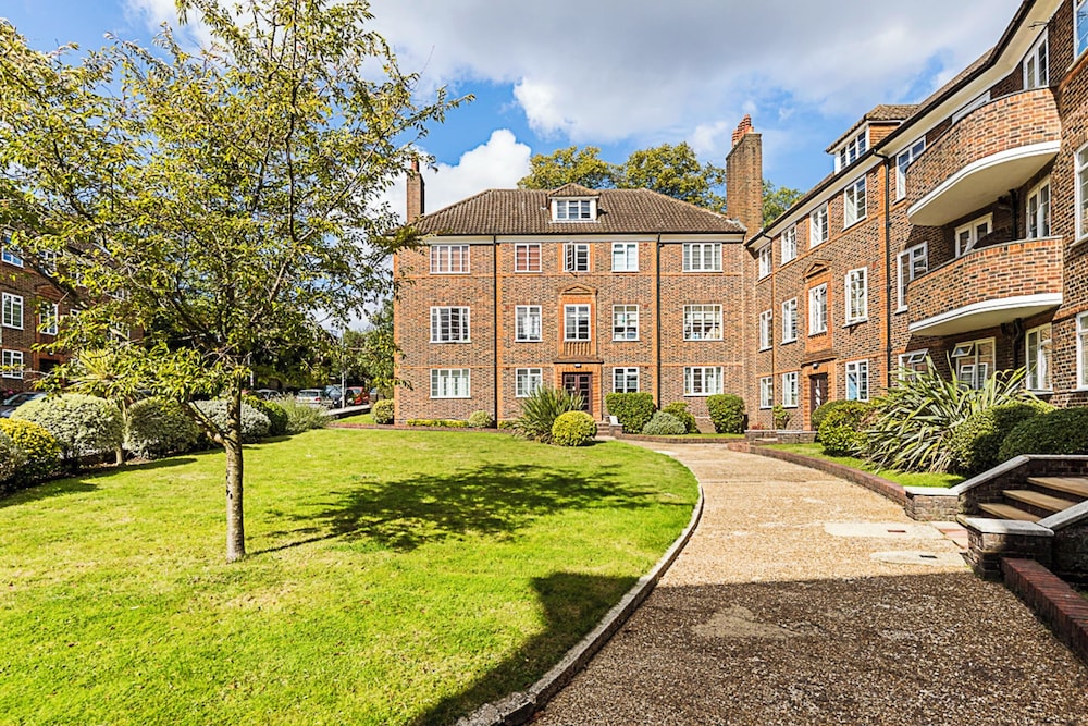 1930's Period Property in Leafy Suburb