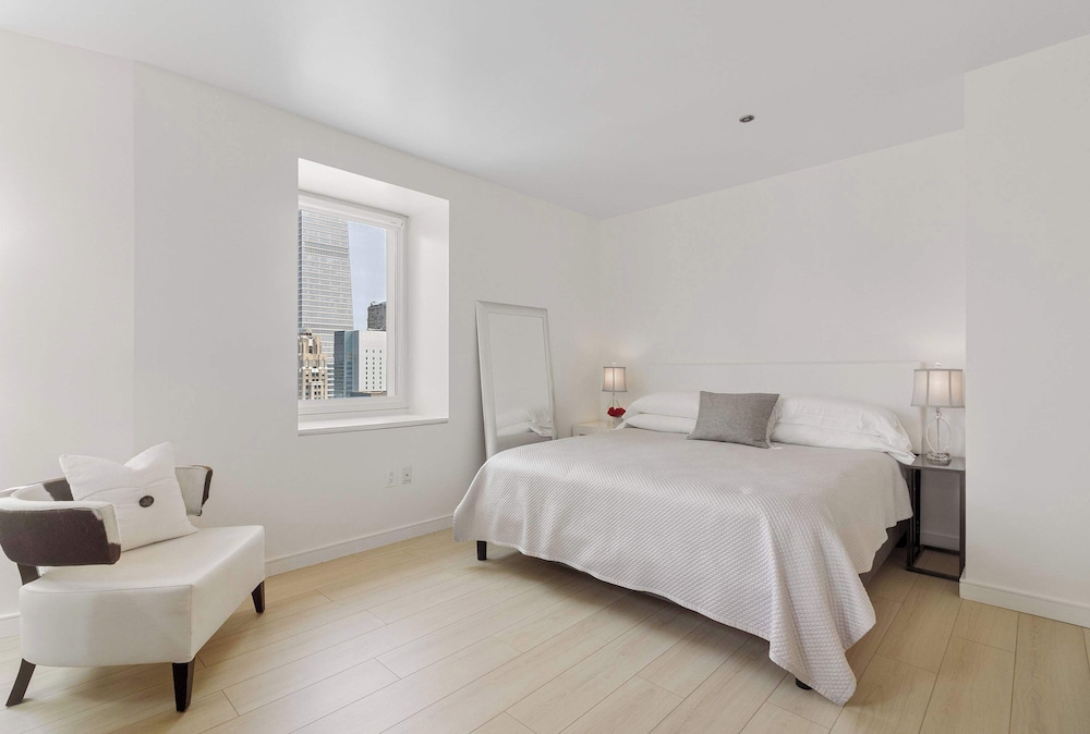 Midtown 5 Bedroom Duplex Luxury Penthouse, 2,500 sq ft, Sleeps 10, Manhattan, VIP Services
